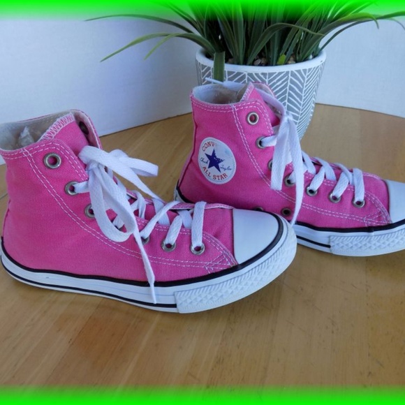 Converse Other - Converse Chuck Taylor High-Top Youth Size 2